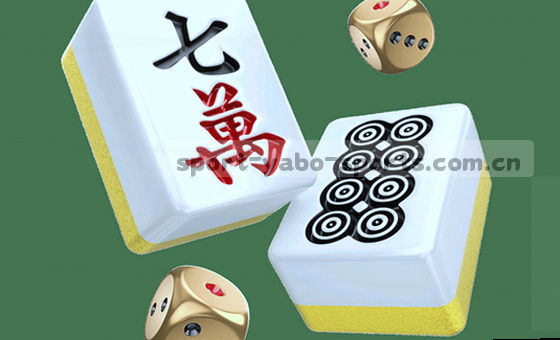 一张手写清单，几支散落的笔